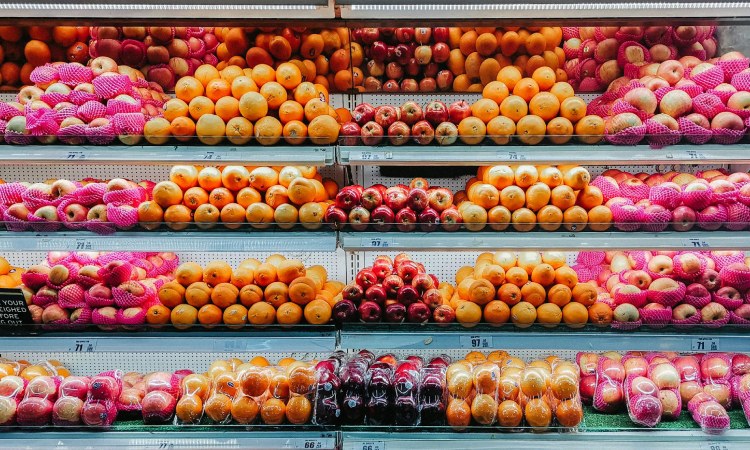 Teknik display barang di minimarket, Sumber: pexels.com