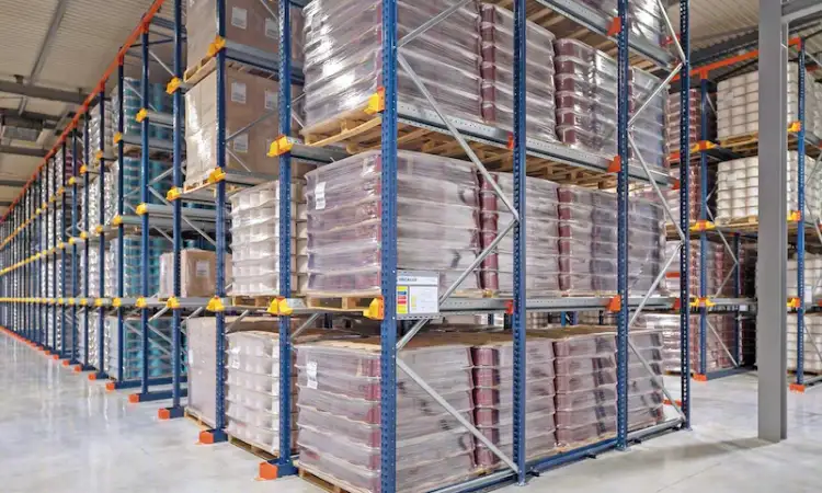 Penghematan ruang dengan drive in rack, Sumber: interlakemecalux.cdnwm.com